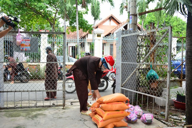 Continuing to support people in need in the Covid-19 pandemic of Hoang Phap Pagoda (series 4)